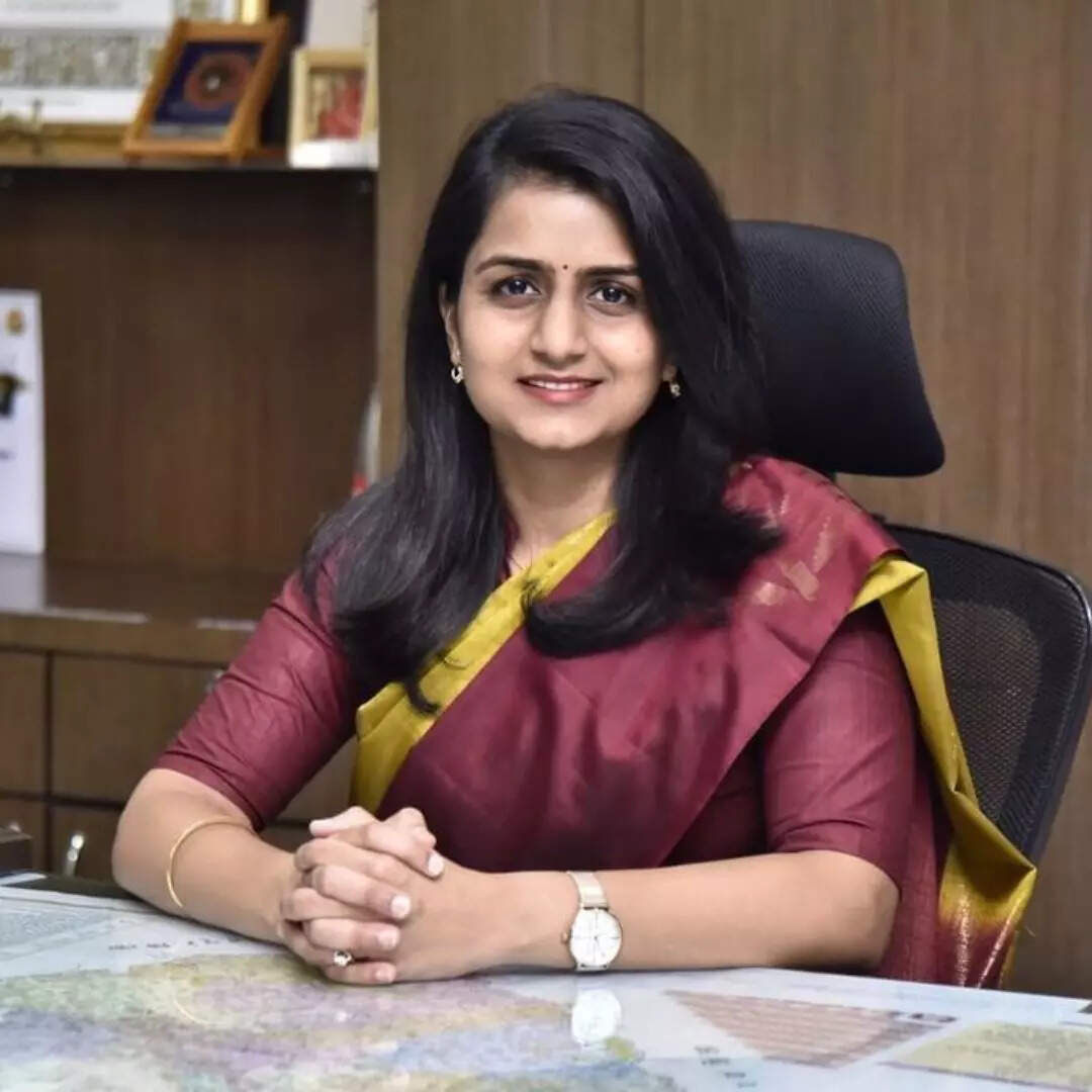IAS सौम्या शर्मा
