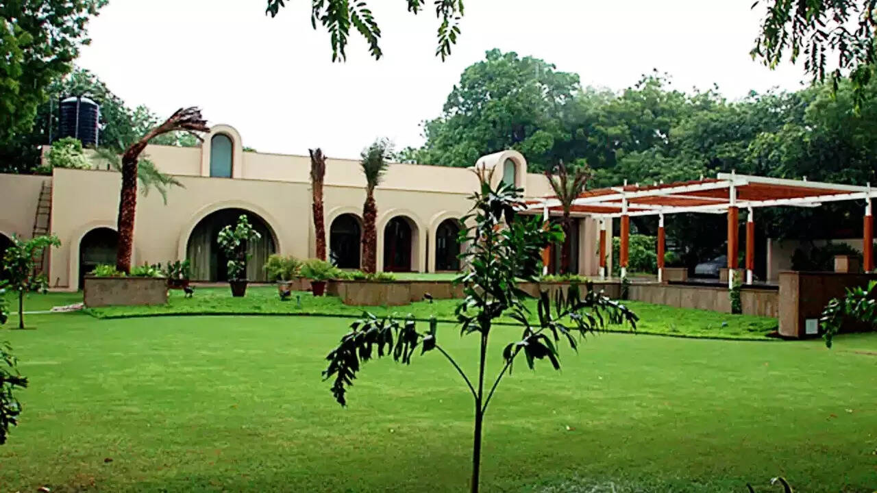 हरीश आहूजा का बंगला