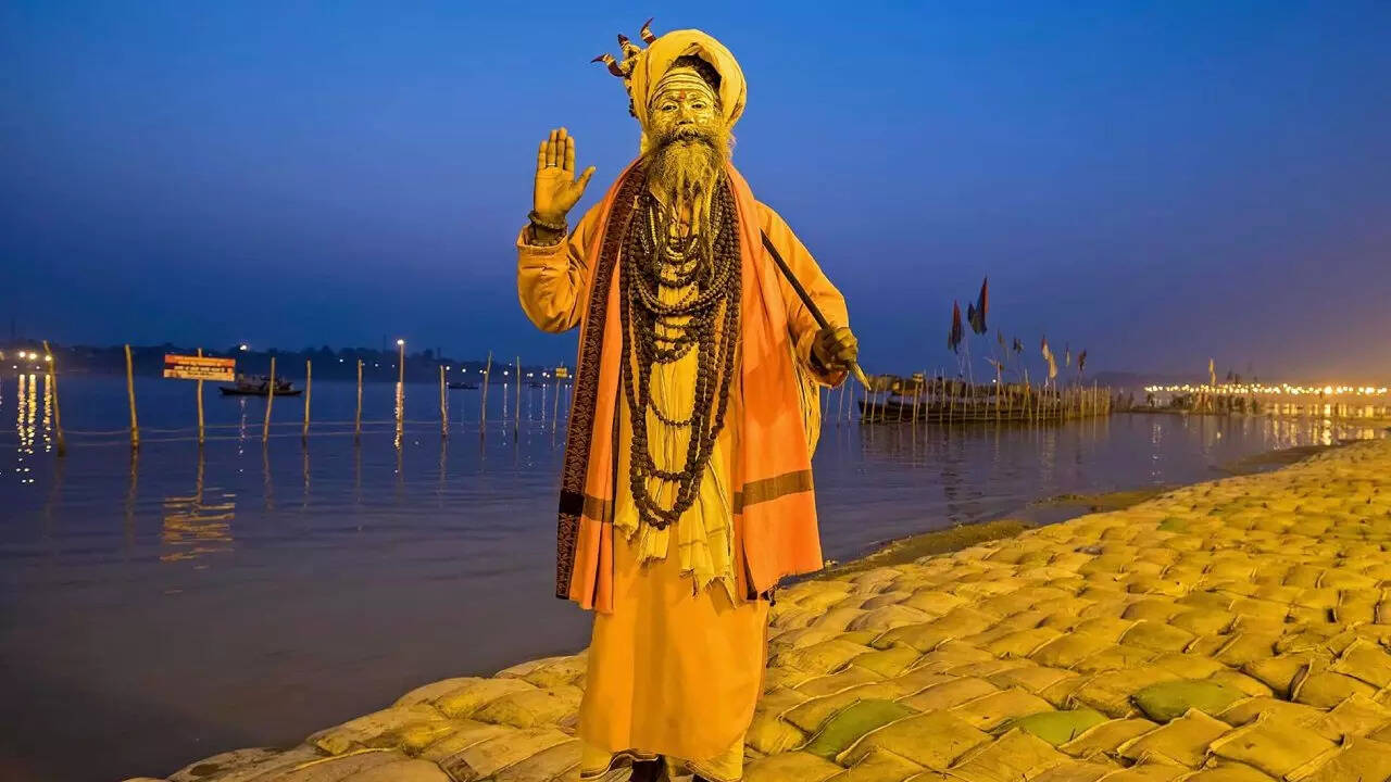 महा कुंभ के अवसर पर प्रयागराज में बड़े-बड़े सिद्ध साधुओं के दर्शन करने का अवसर मिलेगा।