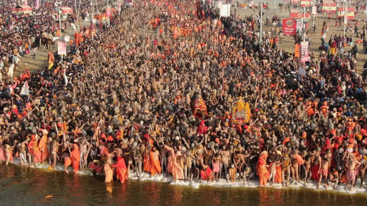 महा कुंभ के दौरान हजारों साधु और लाखों-करोड़ श्रद्धालु यहां पवित्र डुबकी लगाने आएंगे।