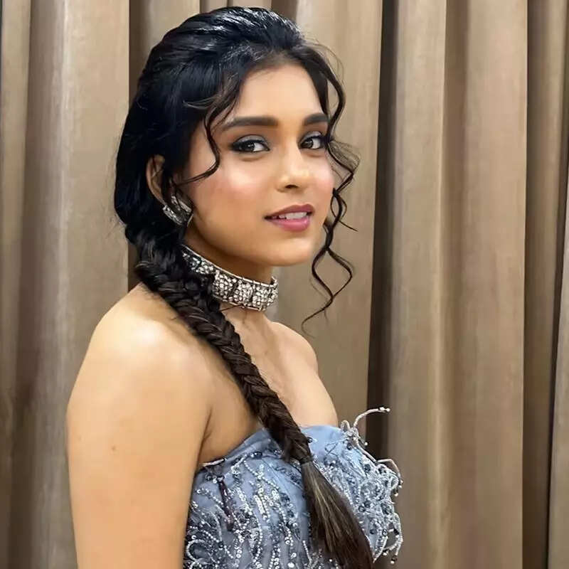 सुंबुल तौकीर खान Sumbul Touqeer Khan