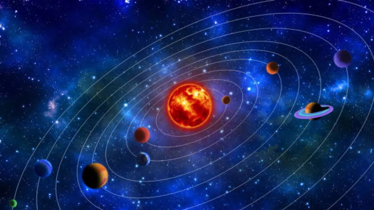 हमारे सौरमंडल में कितने चंद्रमा है?