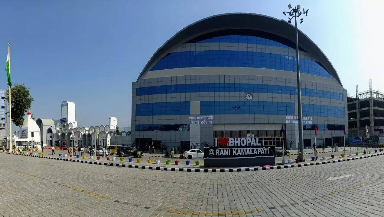 रानी कमलापति रेलवे स्टेशन भोपाल