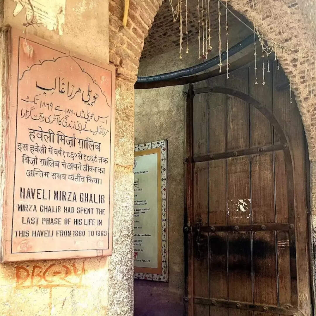 जहां मिर्ज़ा गालिब ने काटी थी आखिरी रात, भूलभुलैया जैसी है गली, मुश्किल ...