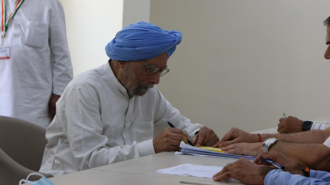 कांग्रेस अध्यक्ष पद के लिए वोटिंग