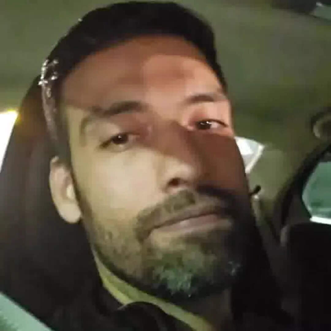 खुद चलाई कैब