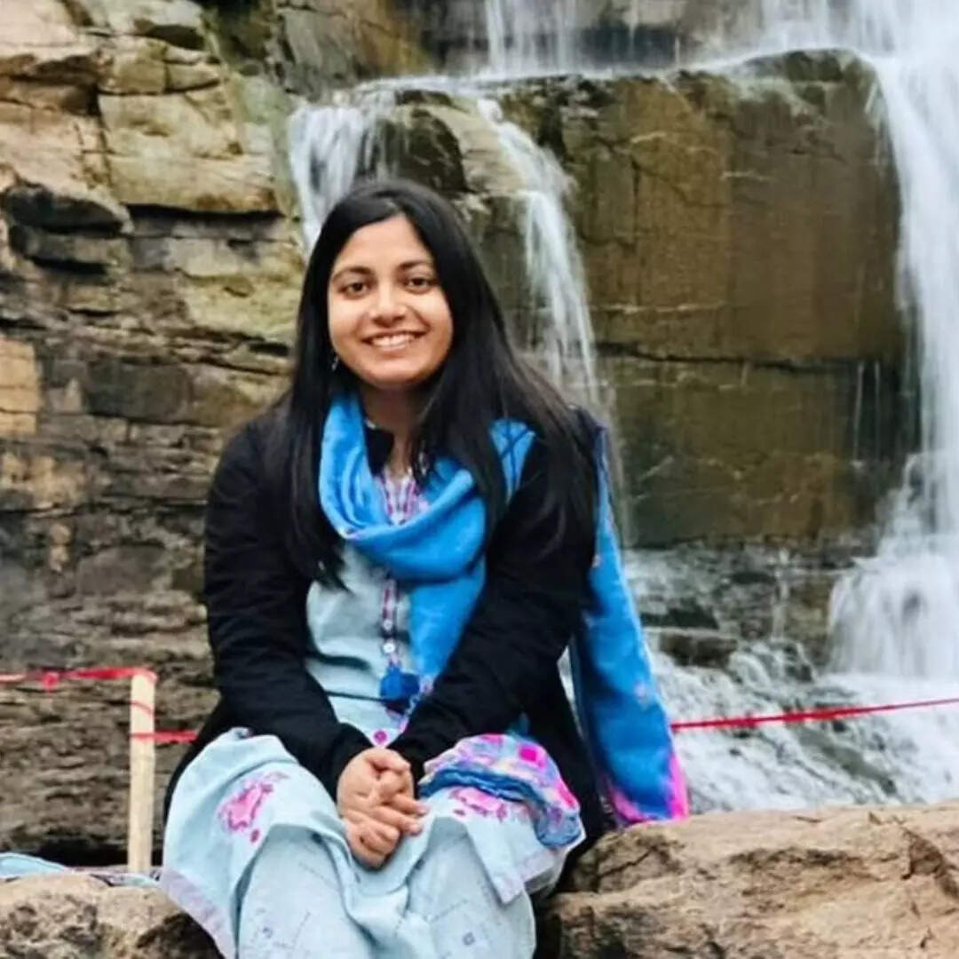 सरकारी स्कूल से पढ़ाई