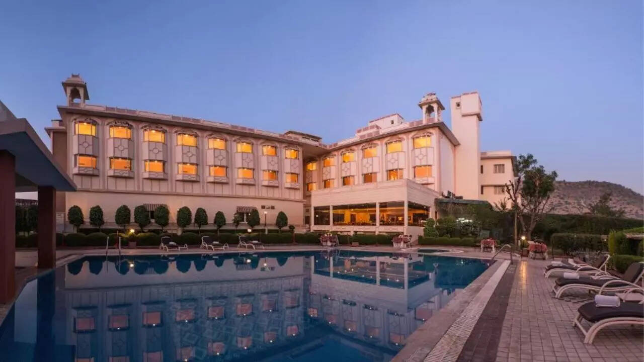केके रॉयल होटल एंड कन्वेंशन सेंटर