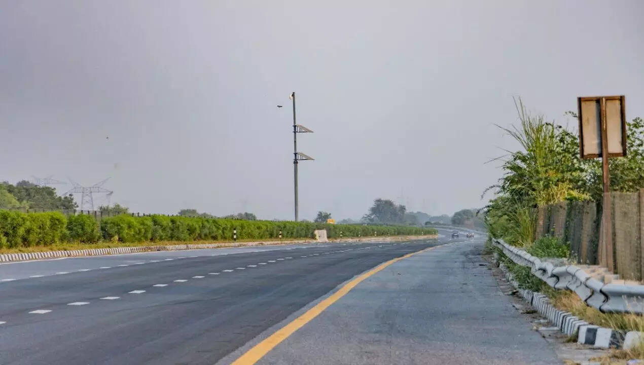 अवध एक्सप्रेसवे के नाम से भी जाना जाता है