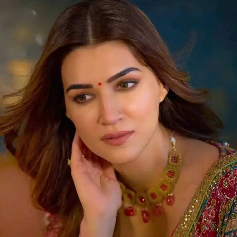कृति सेनन ( Kriti Sanon) 