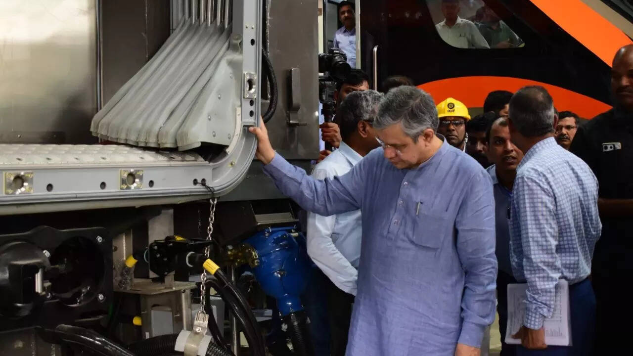 50 नई ट्रेनें बनाई जाएंगी