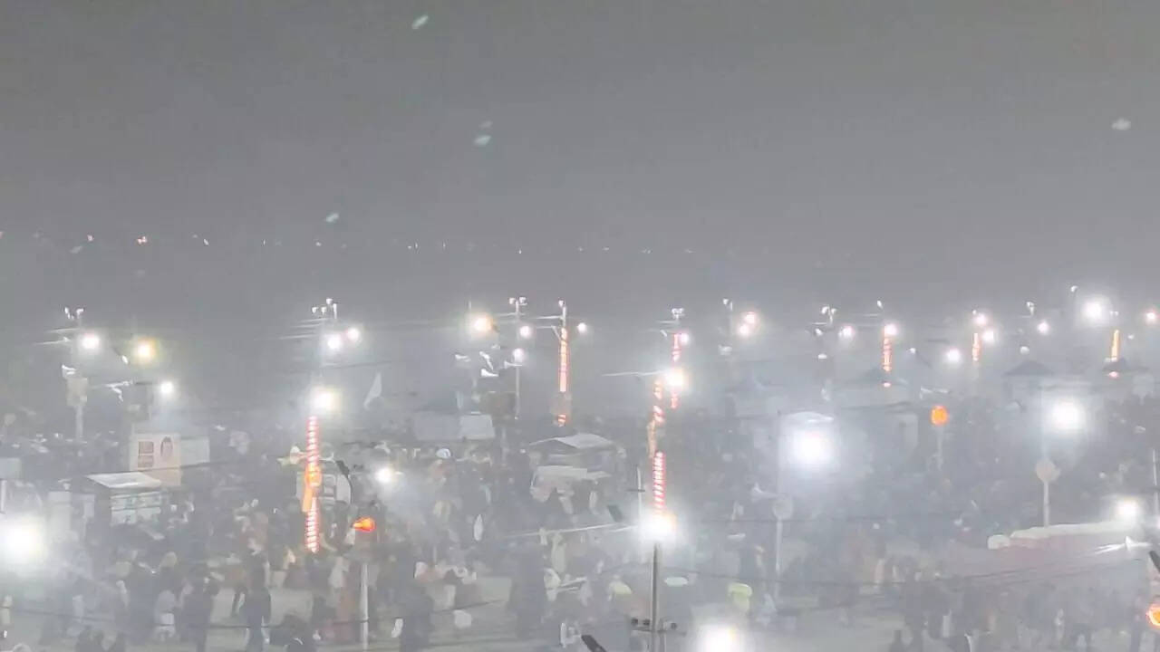 सभी घाटों पर स्नान करते दिखे श्रद्धालु