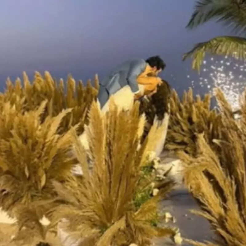 लिपलॉक कर बांधा रिश्ता