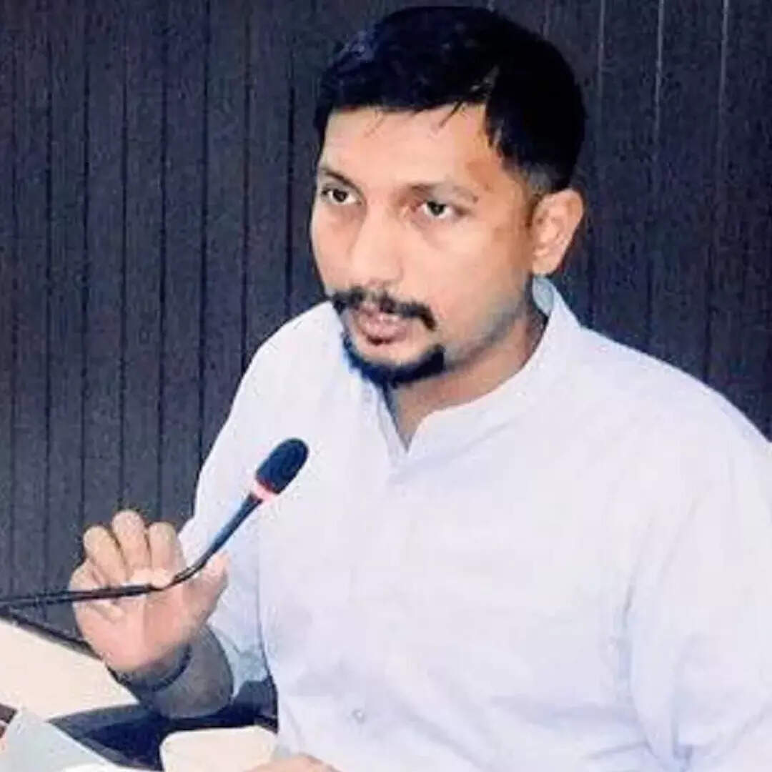 कानपुर के 2 बार डीएम