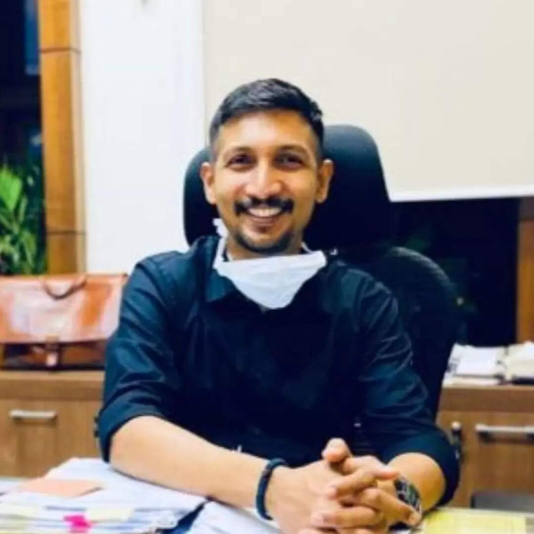 आईएएस विशाख जी