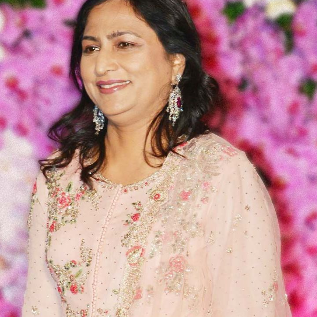 पीच सूट