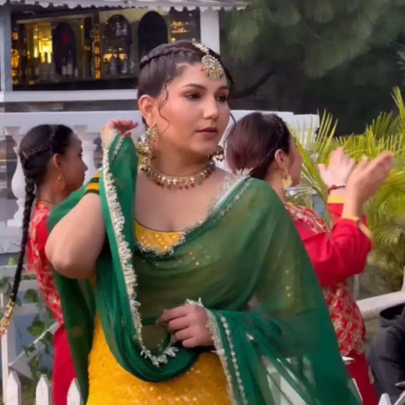 फैंस कर रहे कॉमेंट