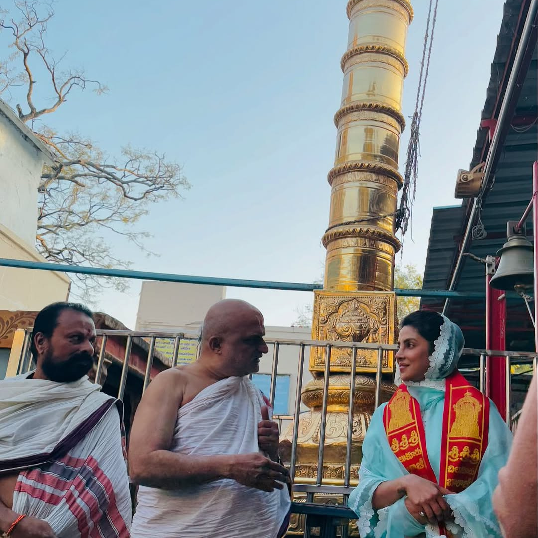 सिंपल और सुंदर लुक