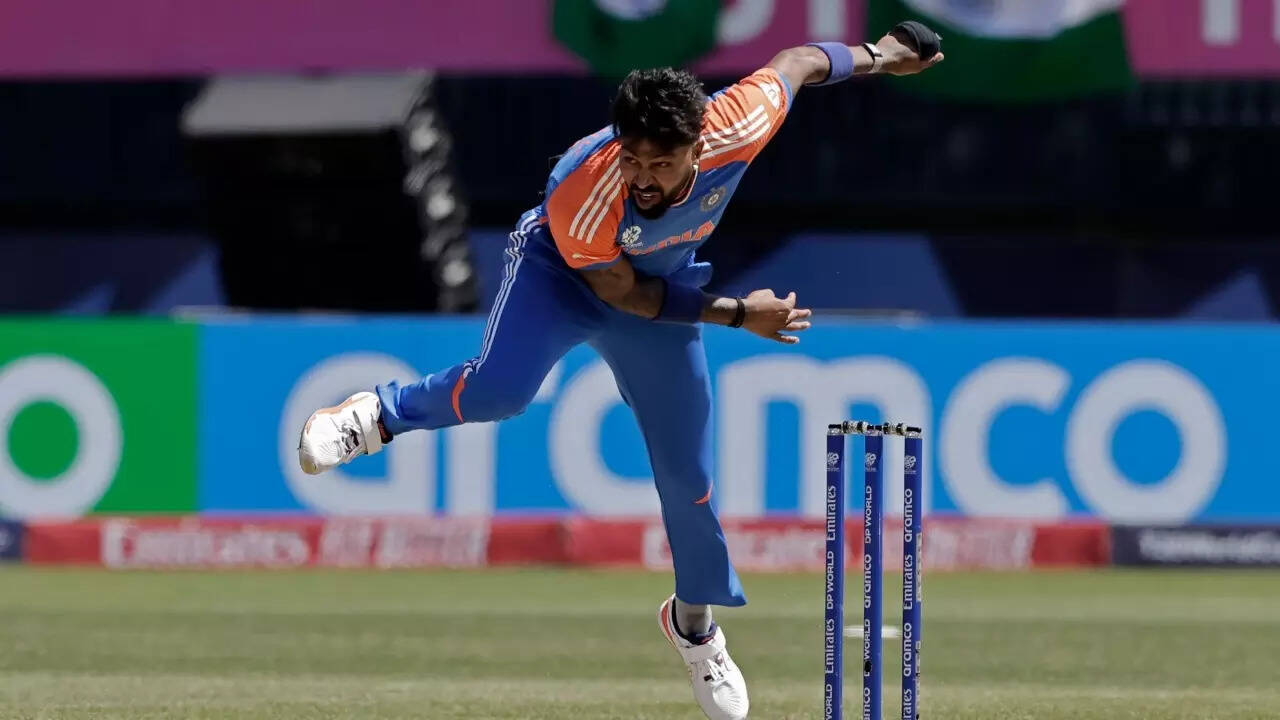 42 रन देकर चटकाए 2 विकेट