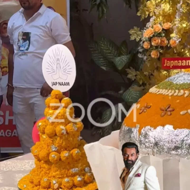 फैंस ने मनाया बॉबी देओल का जन्मदिन