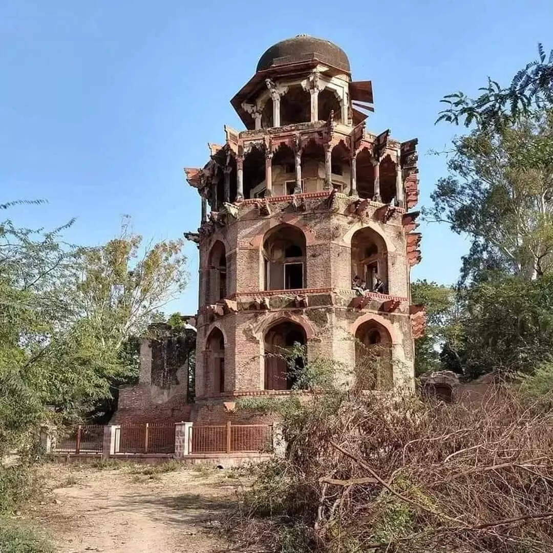 बत्तीस खंबा