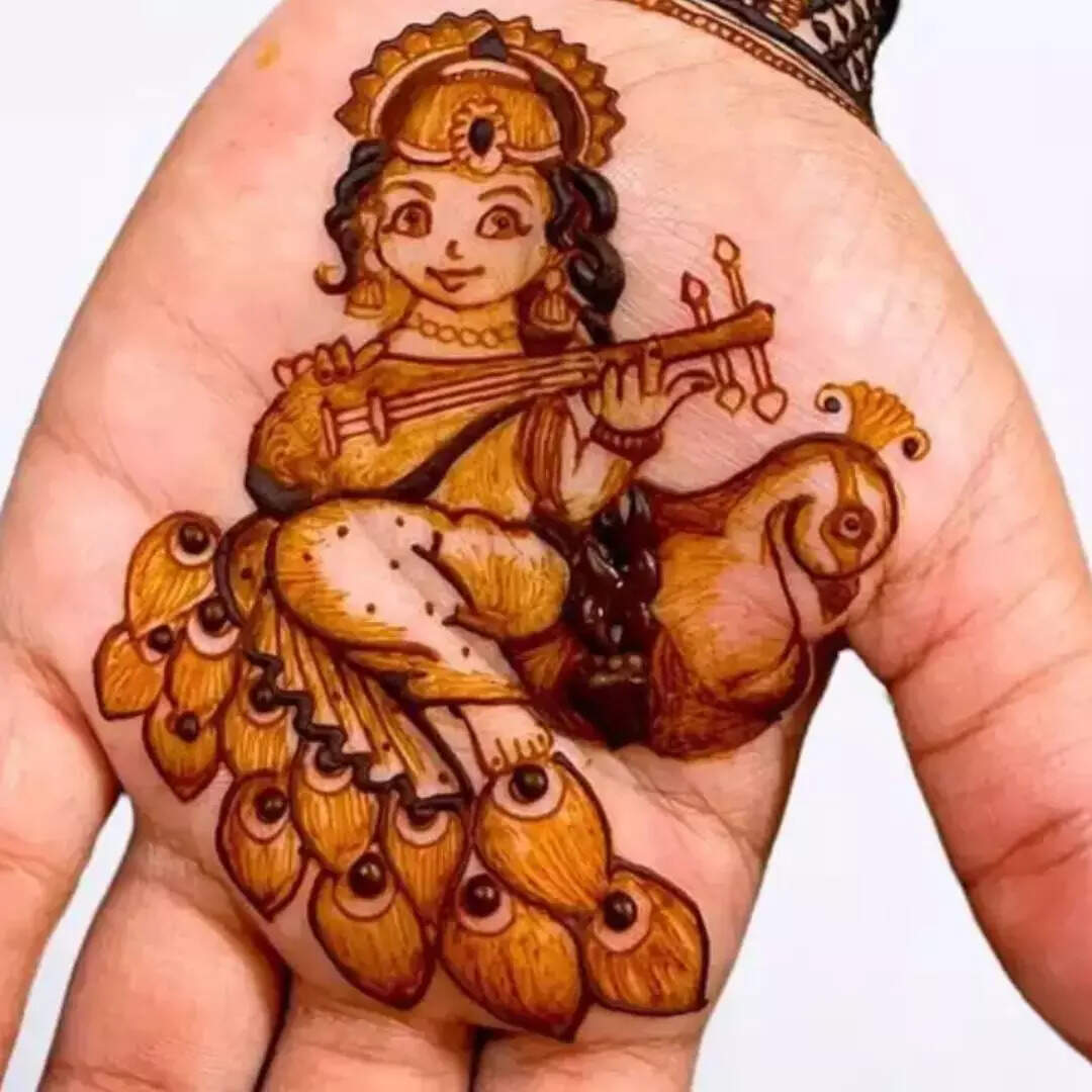 मयुर और माता की मेहंदी डिजाइन