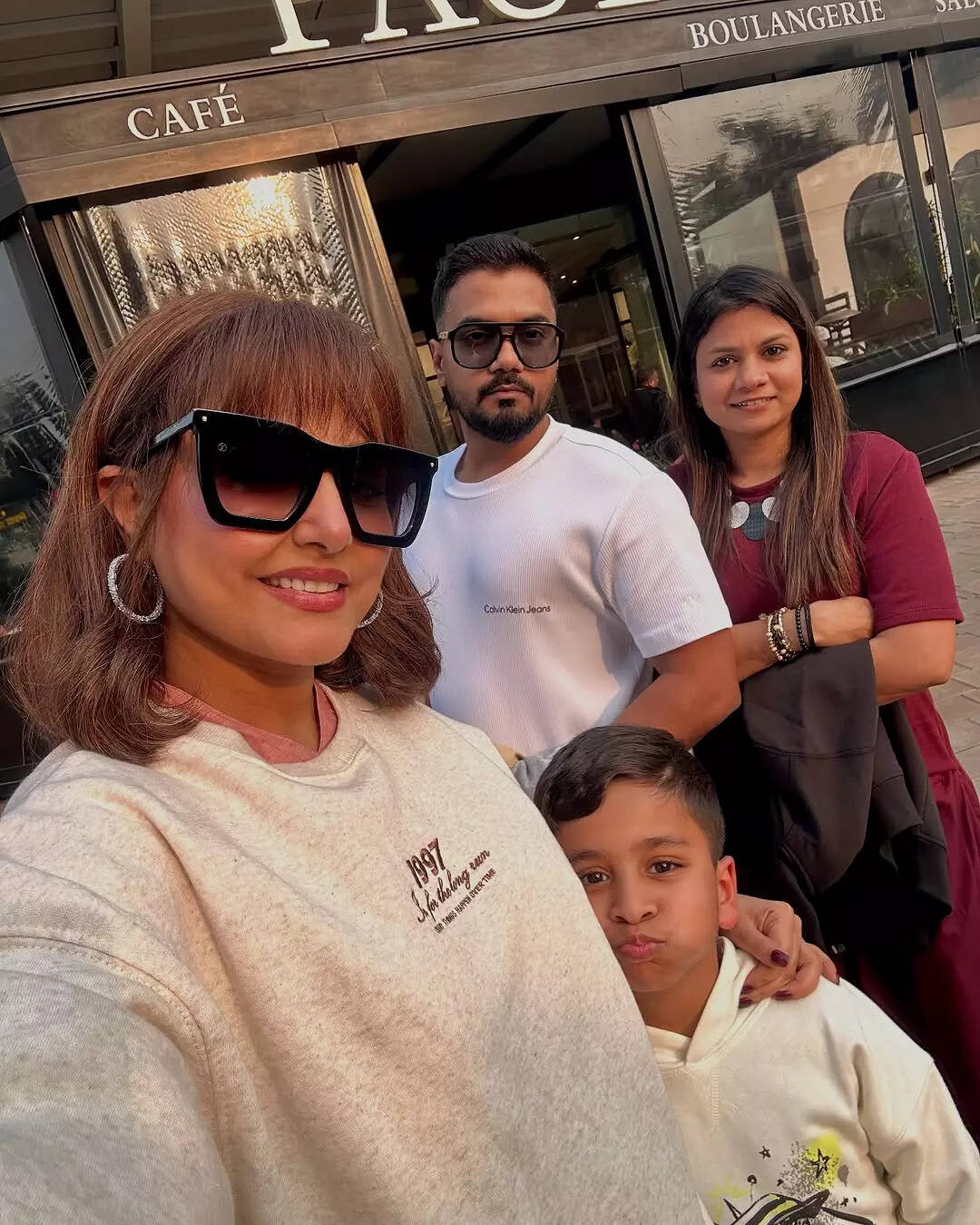 बॉयफ्रेंड रॉकी जायसवाल संग डे आउट पर निकलीं Hina Khan