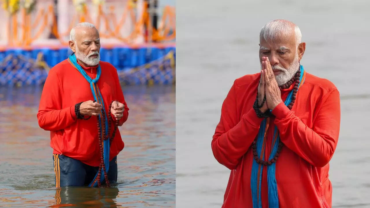 गले और हाथ में रुद्राक्ष की माला