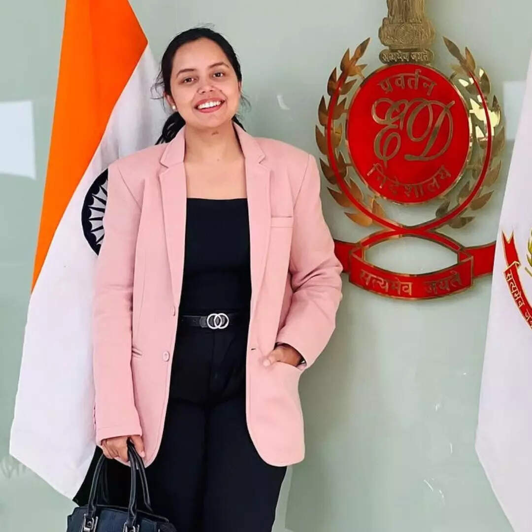 कौन हैं IRS जेबा खान