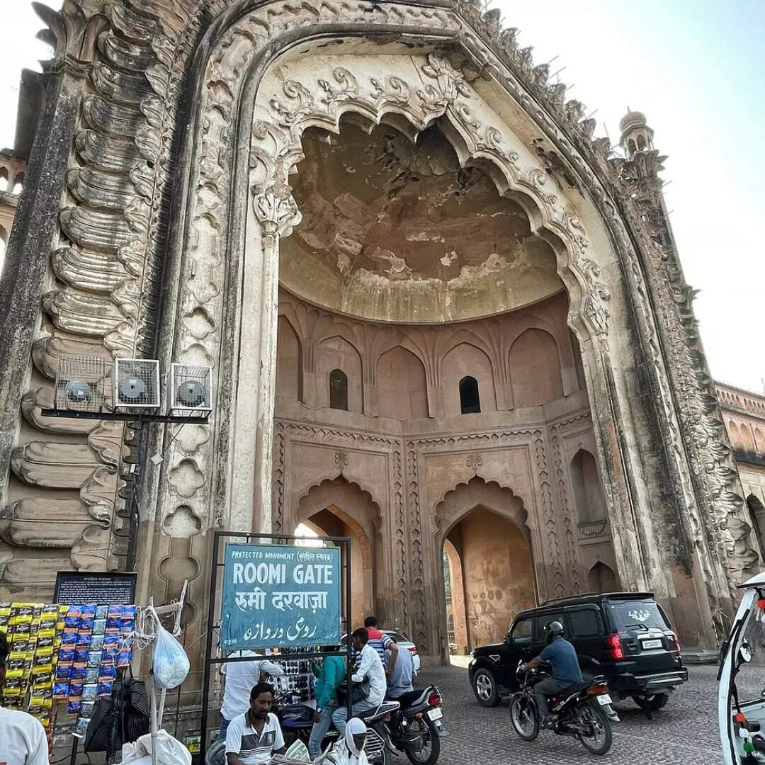 बेहद खूबसूरत है रूमी दरवाजा