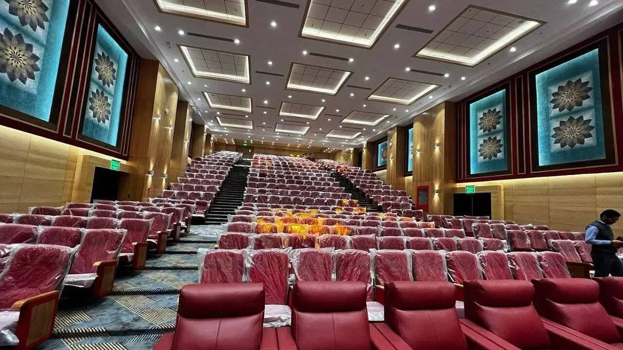 3 टॉवरों का निर्माण