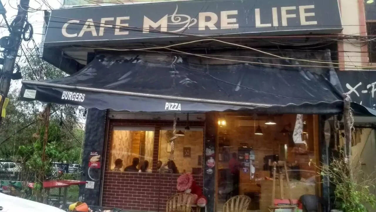 कैफे मोर लाइफ Cafe More Life