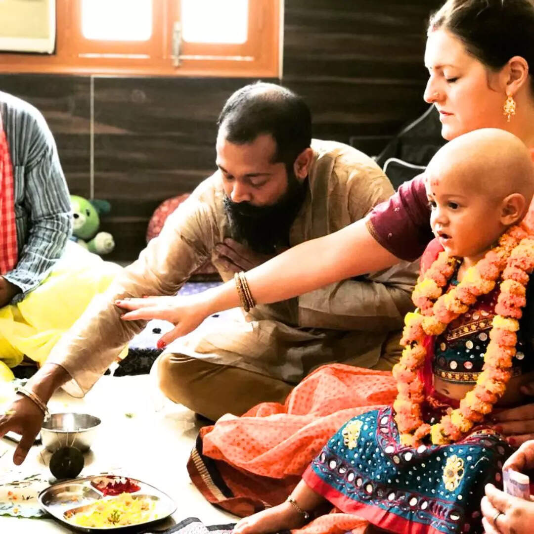 शहद से नाम लिखने की परंपरा