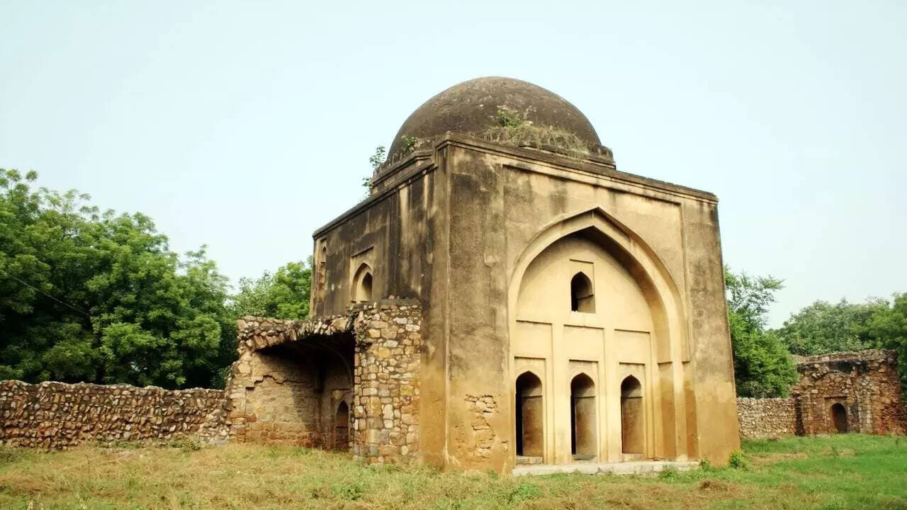 दूसरा शहर - सीरी फोर्ट
