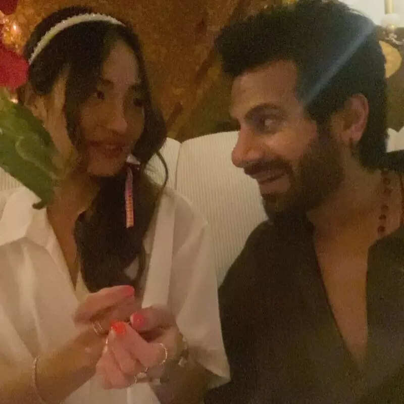 करण वीर मेहरा ने चुम दरांग को कहा आई लव यू