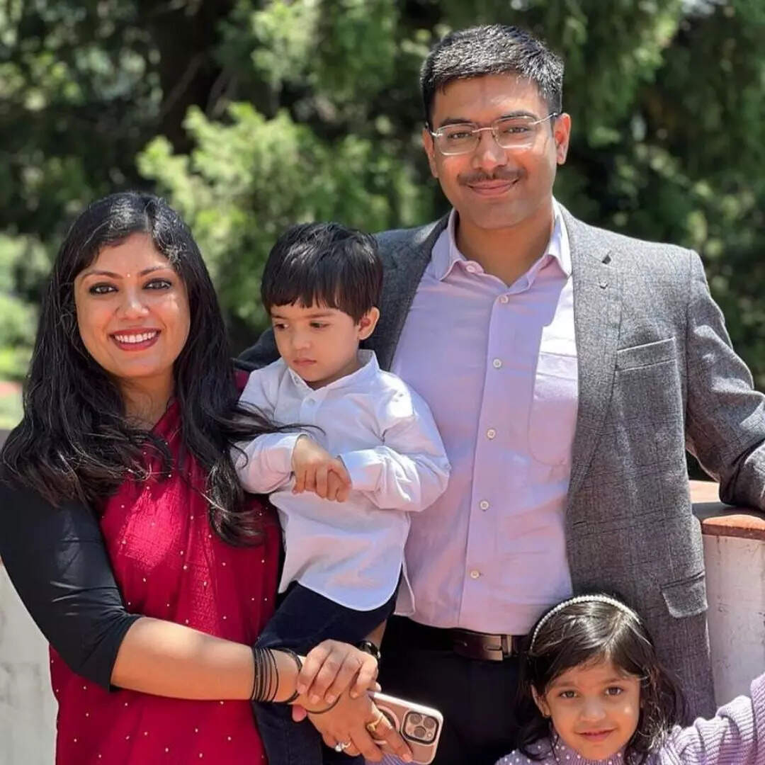 एक ही परिवार में IAS, IPS और IRS की भरमार, ज्ञानेश कुमार के घर में बसती है देश की पूरी 'अफसरशाही'