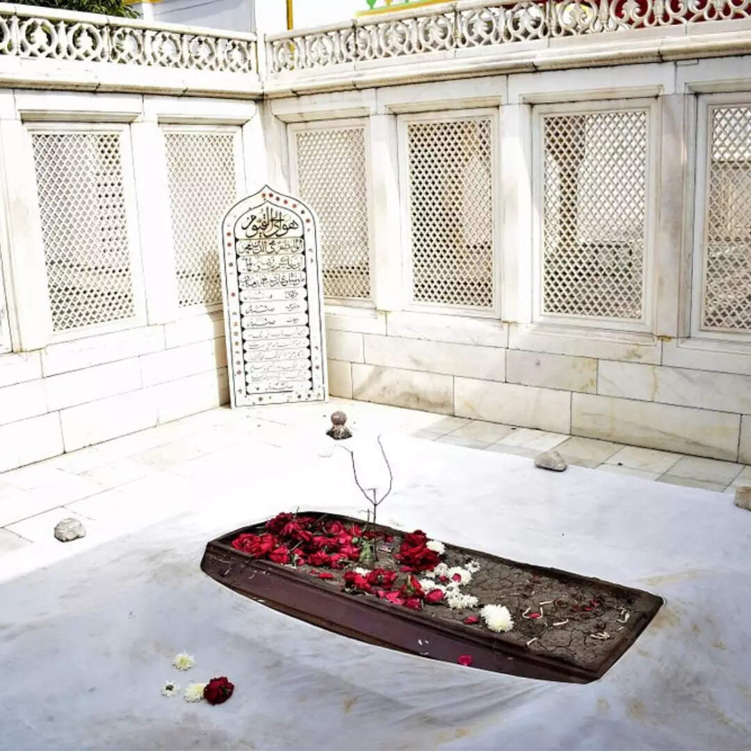 पर्यटन के लिए अहम