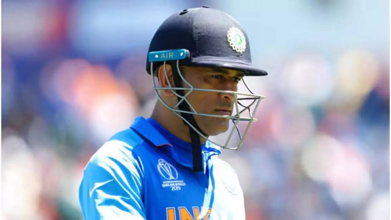 एमएस धोनी आईसीसी की वनडे रैंकिंग में पहले स्थान पर पहुंचने वाले दूसरे भारतीय बल्लेबाज बने थे।