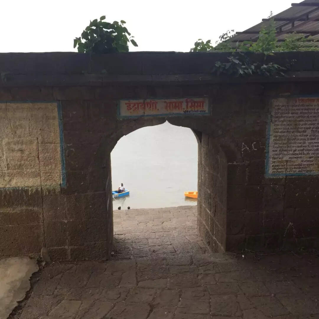 आंखें निकालीं जुबान काटी