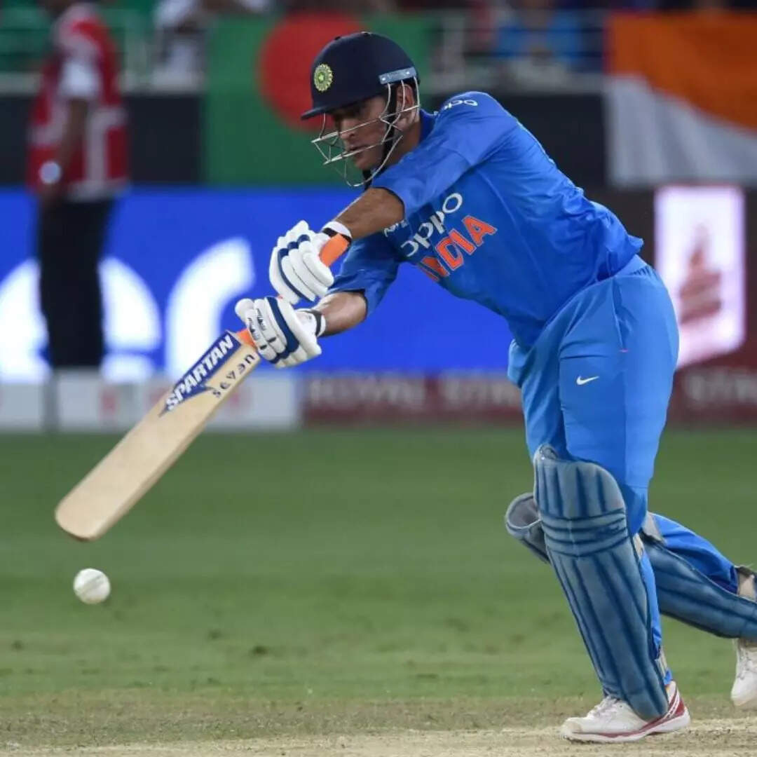 332 मैच में 178 जीत के साथ एमएस धोनी इस लिस्ट में सबसे ऊपर हैं।