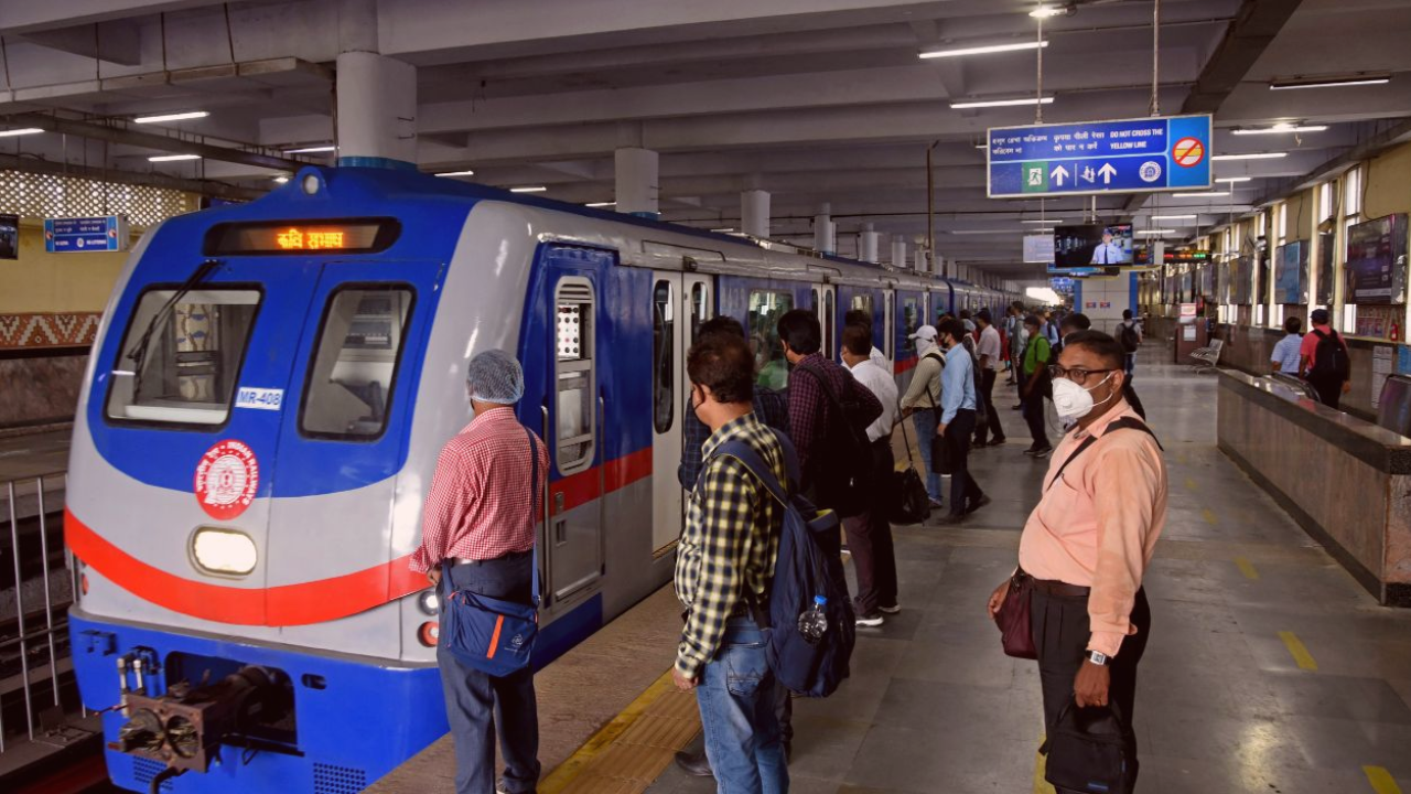 कोलकाता मेट्रो परियोजना संतुलित
