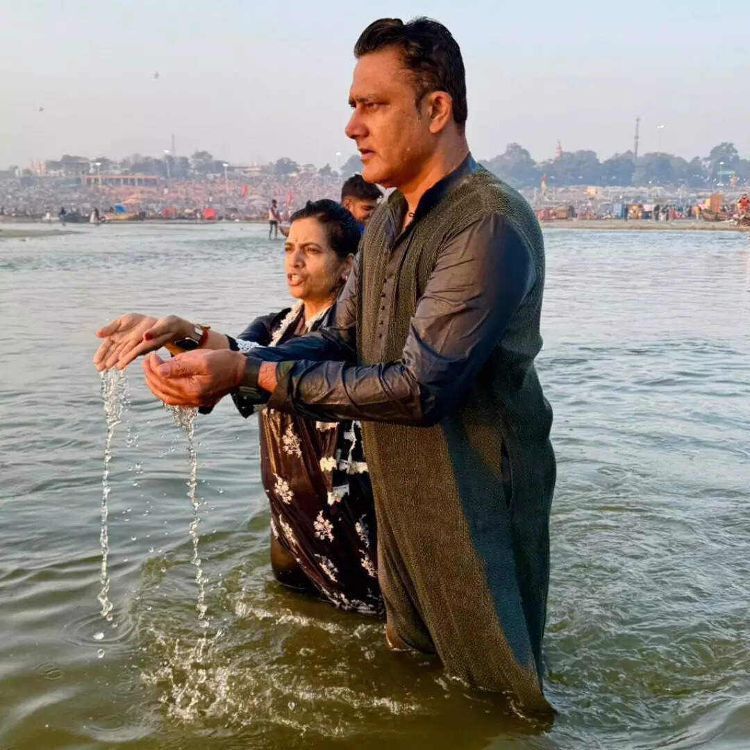 अनिल कुंबले ने परिवार के साथ लगाई डुबकी