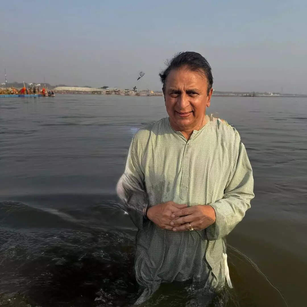 सुनील गावस्कर ने भी लगाई डुबकी