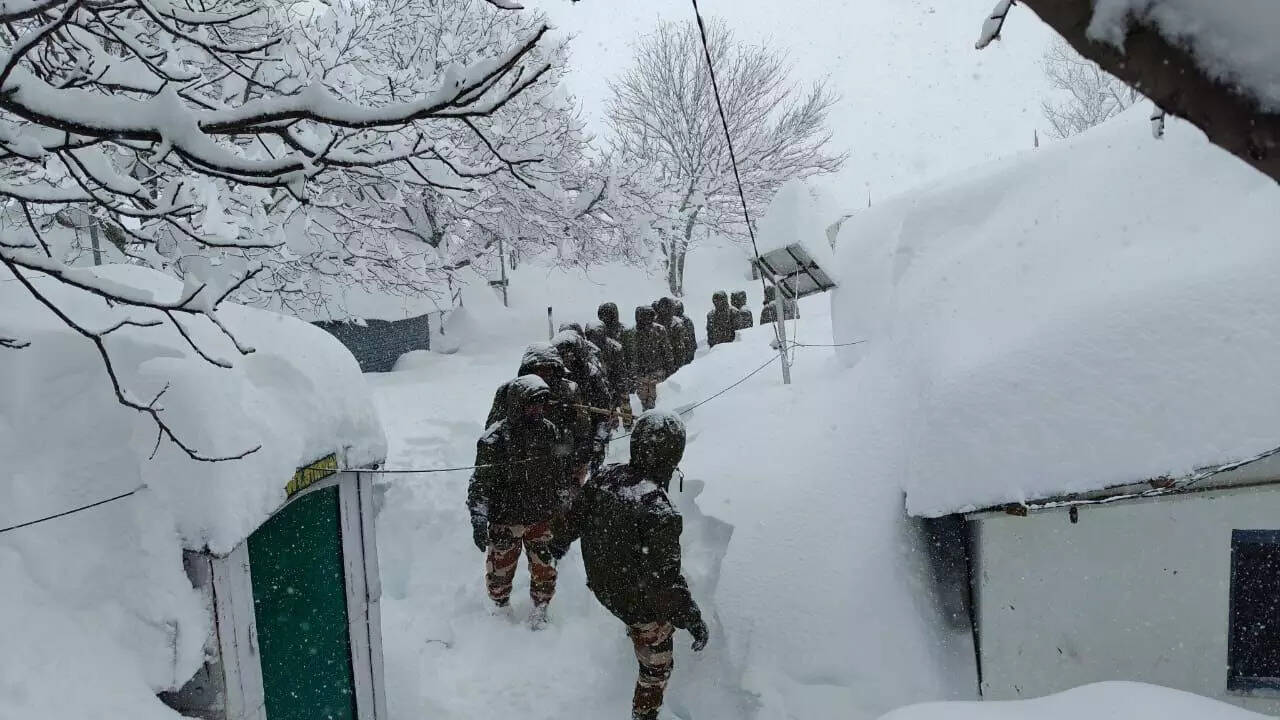 फंसे लोगों को सुरक्षित निकालना हमारी प्राथमिकता - गृह मंत्री