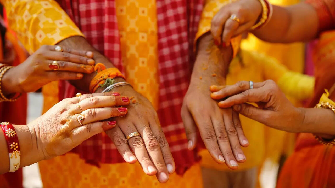 हैंड सैनिटाइजर या एल्कोहल का उपयोग
