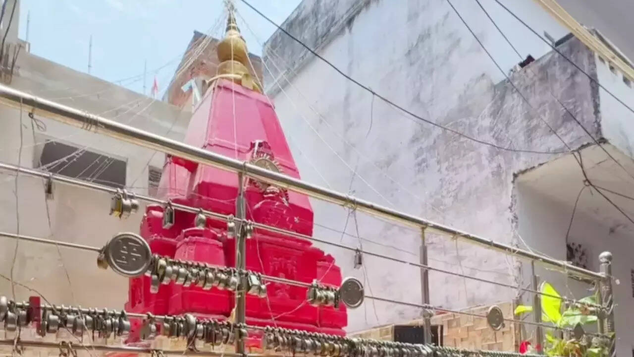 100-150 ताले हर रोज लगते हैं