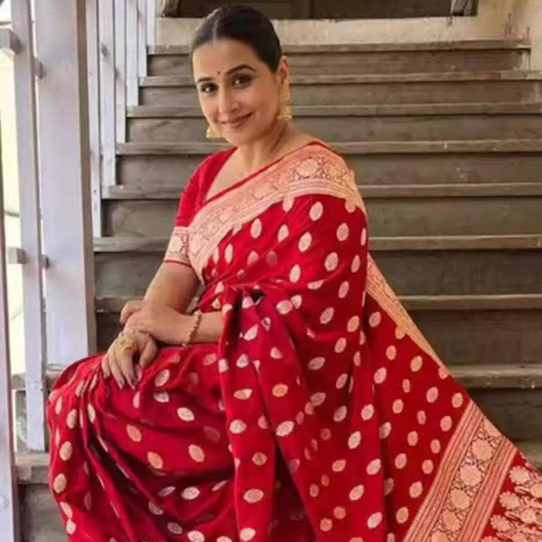 चुनरी प्रिंट साड़ी