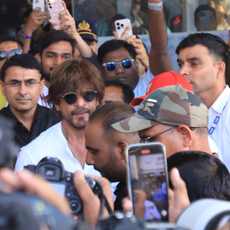 IIFA 2025 में शामिल होने जयपुर पहुंचे शाहरुख खान