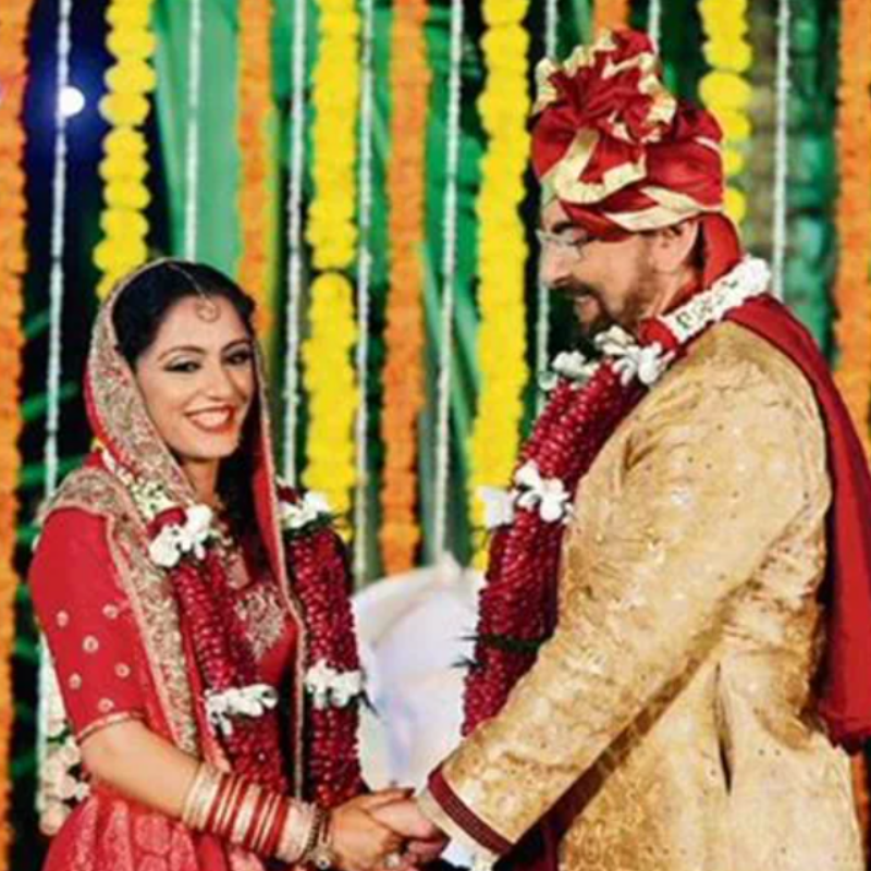 70 साल के कबीर बेदी ने की परवीन दुसंज संग शादी