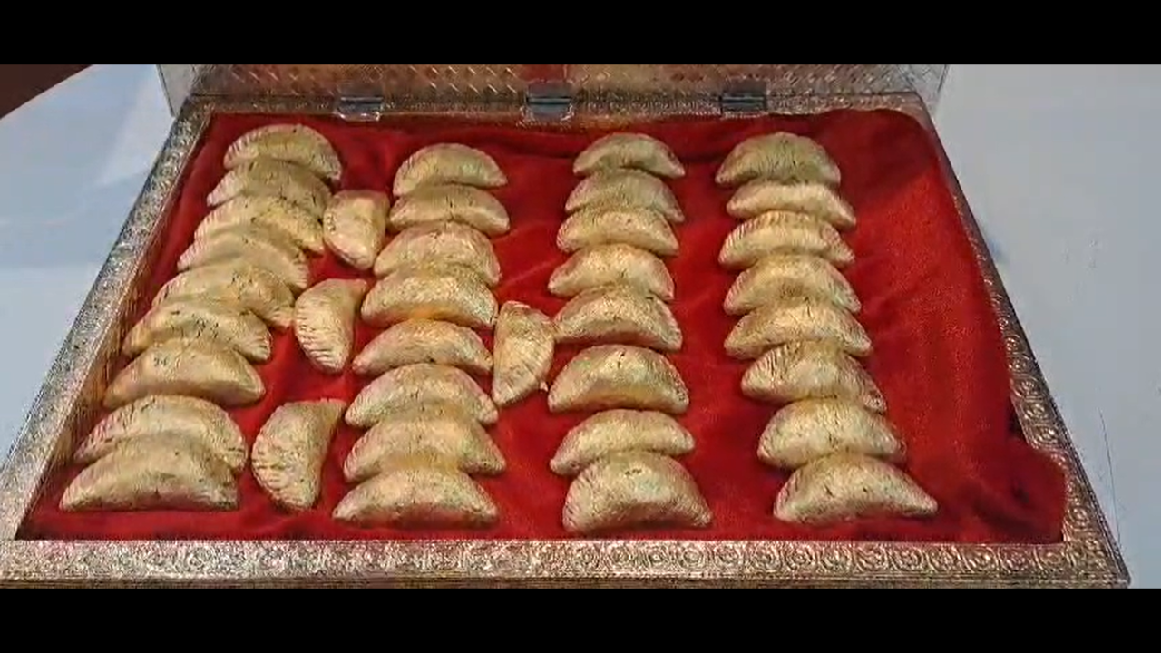 श्रीगौरी स्वीट्स की खास गुझिया